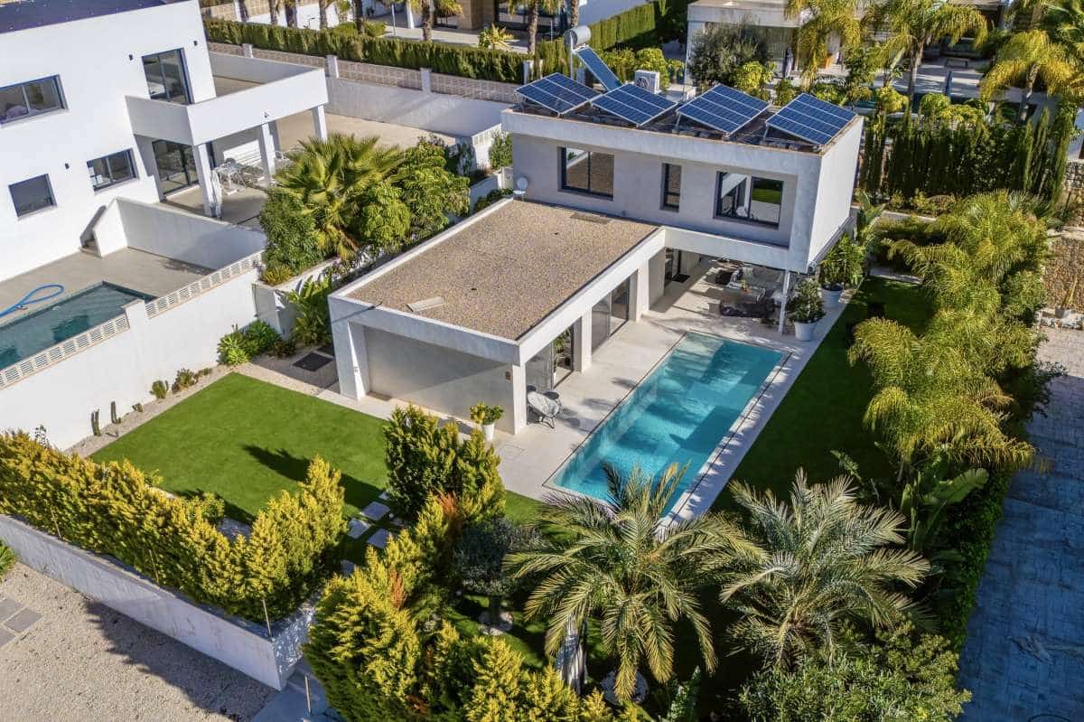 Chalet de 2 habitaciones en Calpe / Calp en venta con piscina - 990.000 € (Ref: 9924879)