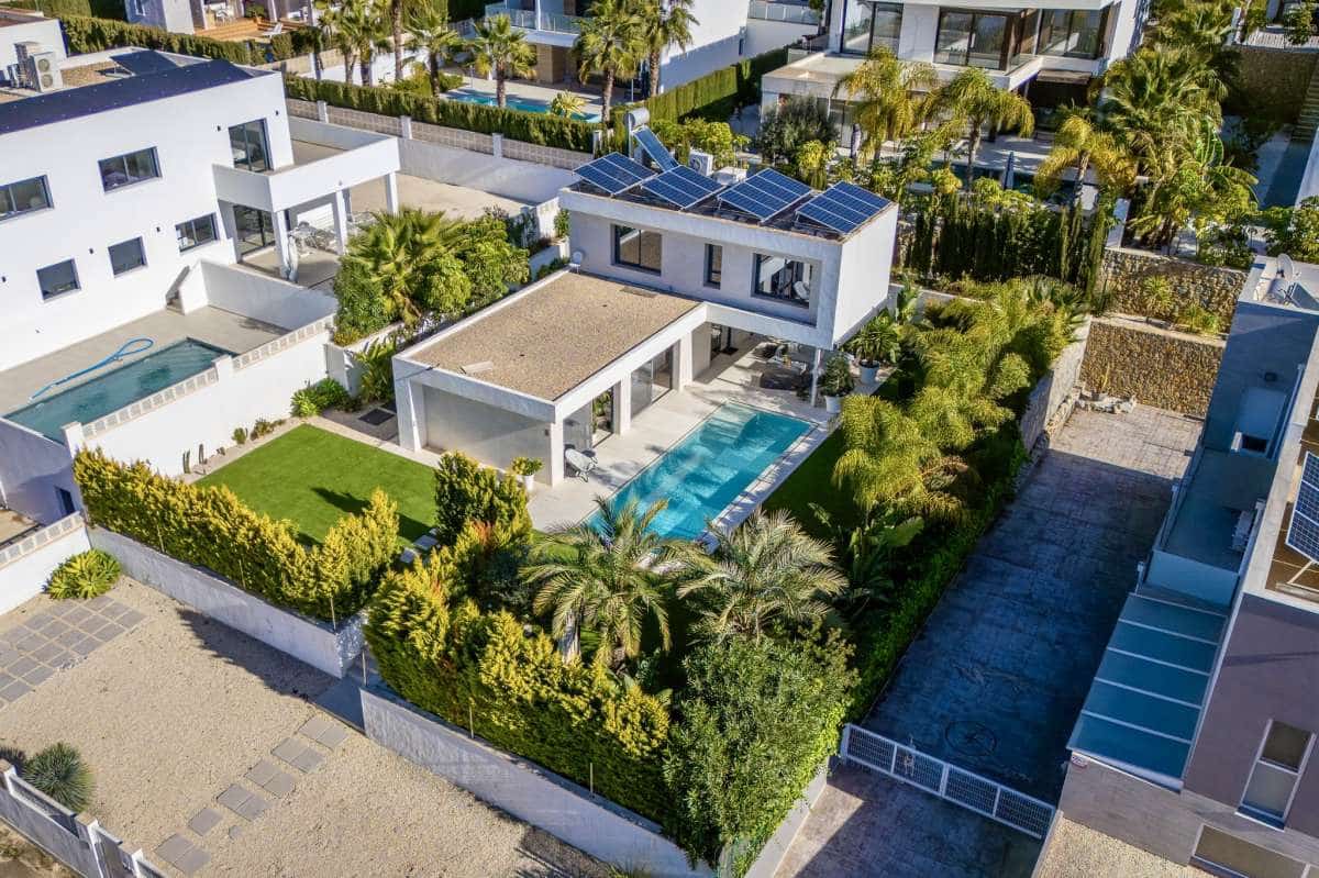 Chalet de 2 habitaciones en Calpe / Calp en venta con piscina - 990.000 € (Ref: 9924879)