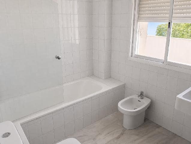 5 bedroom Townhouse for sale in Jerez de la Frontera with garage - € 420,000 (Ref: 9939098)