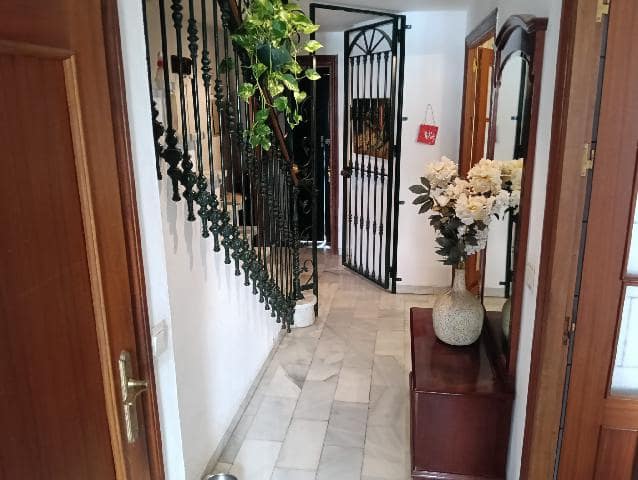 5 bedroom Townhouse for sale in Jerez de la Frontera with garage - € 420,000 (Ref: 9939098)
