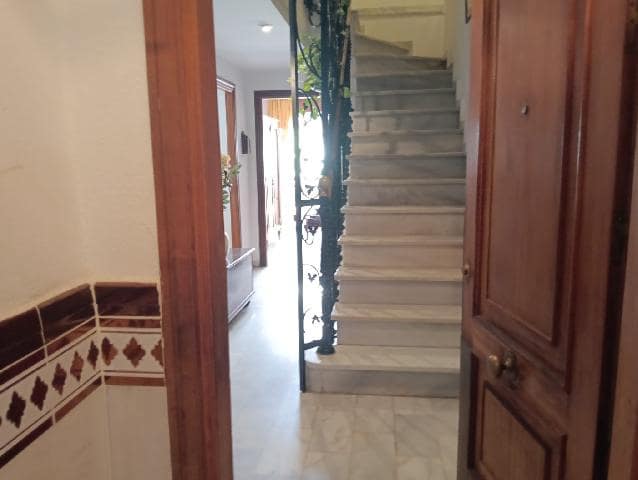 5 bedroom Townhouse for sale in Jerez de la Frontera with garage - € 420,000 (Ref: 9939098)