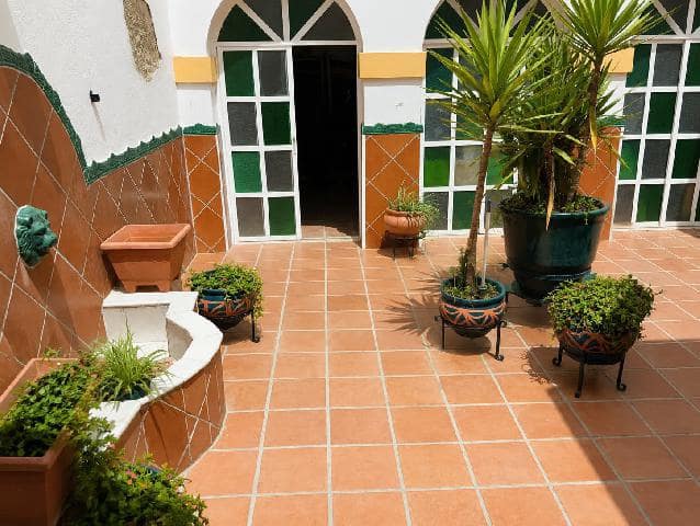 5 bedroom Townhouse for sale in Jerez de la Frontera with garage - € 420,000 (Ref: 9939098)