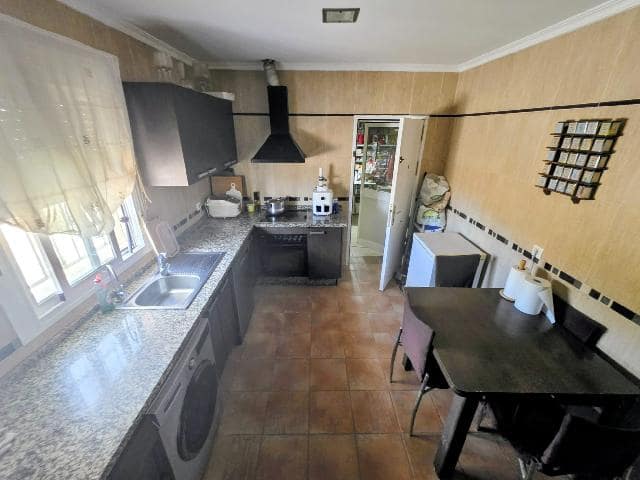 4 slaapkamer Huis te koop in Chiclana de la Frontera met zwembad garage - € 247.000 (Ref: 9939153)