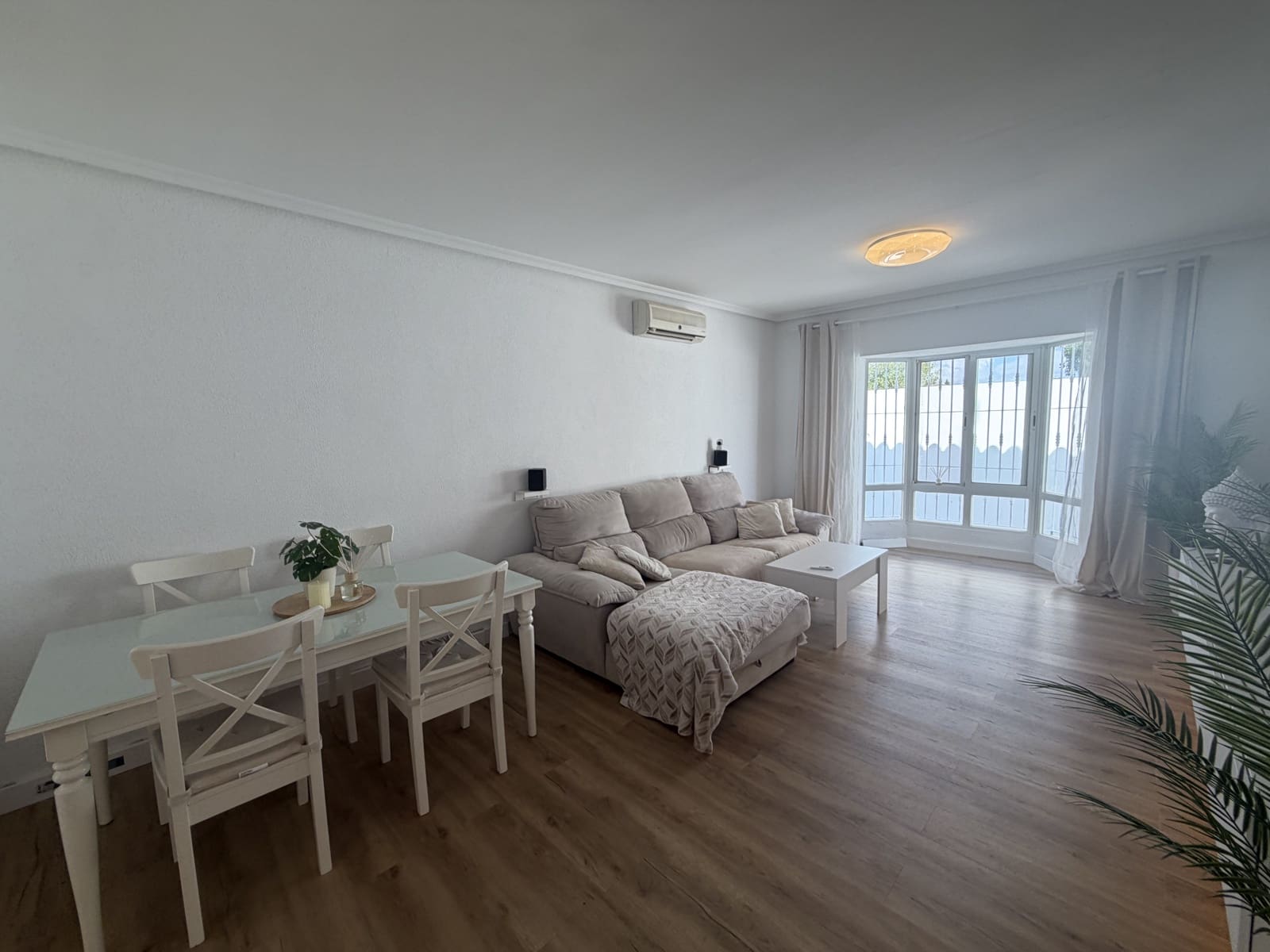 2 soverom Hus til salgs i Chiclana de la Frontera med svømmebasseng garasje - € 338 000 (Ref: 9964491)