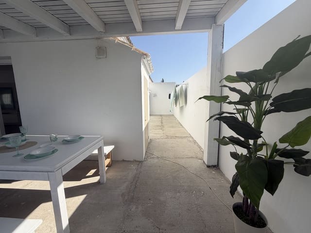 2 soverom Hus til salgs i Chiclana de la Frontera med svømmebasseng garasje - € 338 000 (Ref: 9964491)