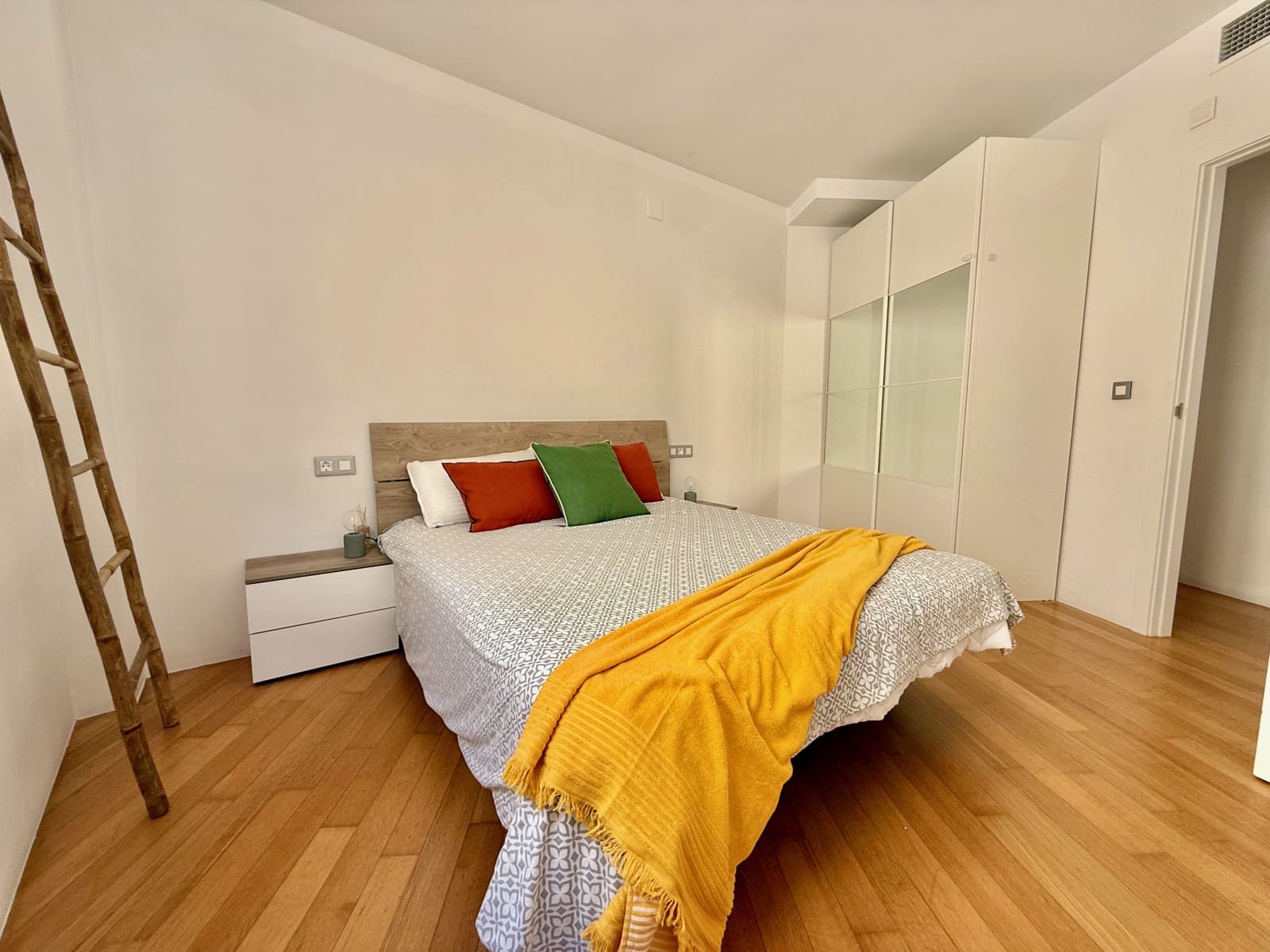 2 bedroom Apartment for sale in Alicante / Alacant city - € 299,000 (Ref: 10086950)