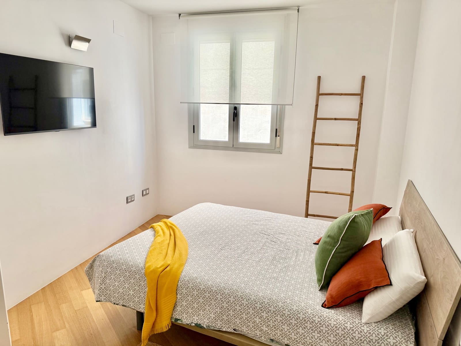 2 bedroom Apartment for sale in Alicante / Alacant city - € 299,000 (Ref: 10086950)