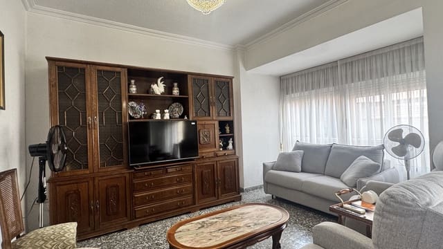 3 soveværelse Lejlighed til salg i Barrio del Centro, Alicante by - € 383.000 (Ref: 9928453)