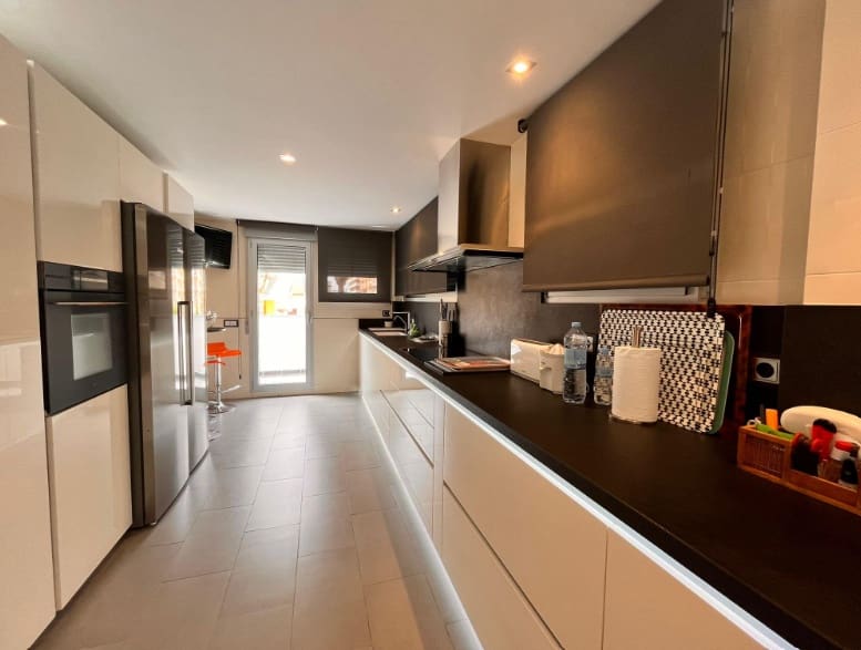 5 slaapkamer Rijtjeshuis te koop in Daimus met zwembad garage - € 940.000 (Ref: 9958351)
