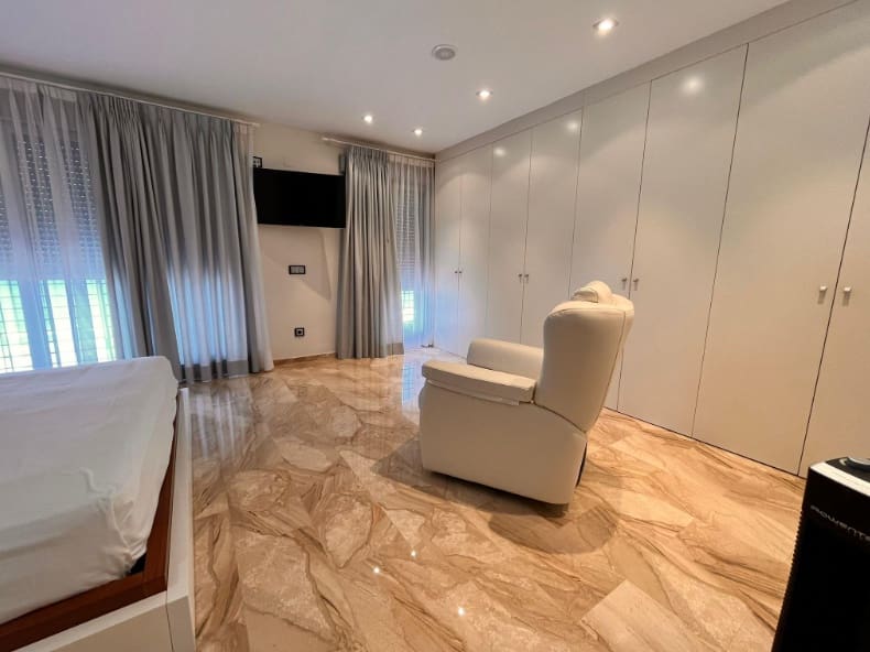 5 slaapkamer Rijtjeshuis te koop in Daimus met zwembad garage - € 940.000 (Ref: 9958351)