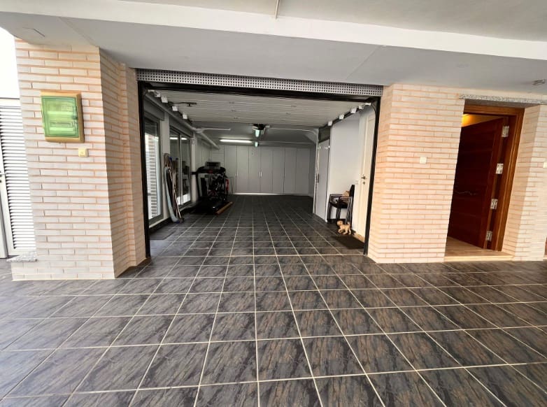 5 slaapkamer Rijtjeshuis te koop in Daimus met zwembad garage - € 940.000 (Ref: 9958351)