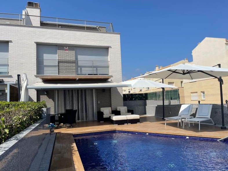 5 slaapkamer Rijtjeshuis te koop in Daimus met zwembad garage - € 940.000 (Ref: 9958351)
