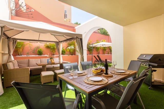 2 soveværelse Lejlighed til salg i Playa del Duque, Adeje med swimmingpool garage - € 750.000 (Ref: 9991857)
