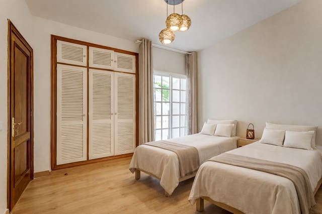 Casa de 4 habitaciones en El Sauzal en venta con piscina garaje - 900.000 € (Ref: 9991914)