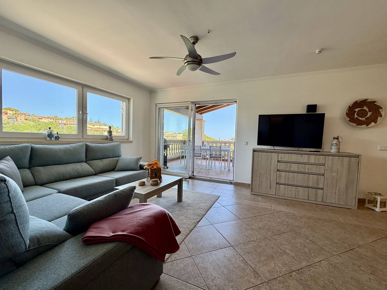 3 bedroom Penthouse for rent in Cala Mandia with pool garage - € 2,500 (Ref: 9932334)