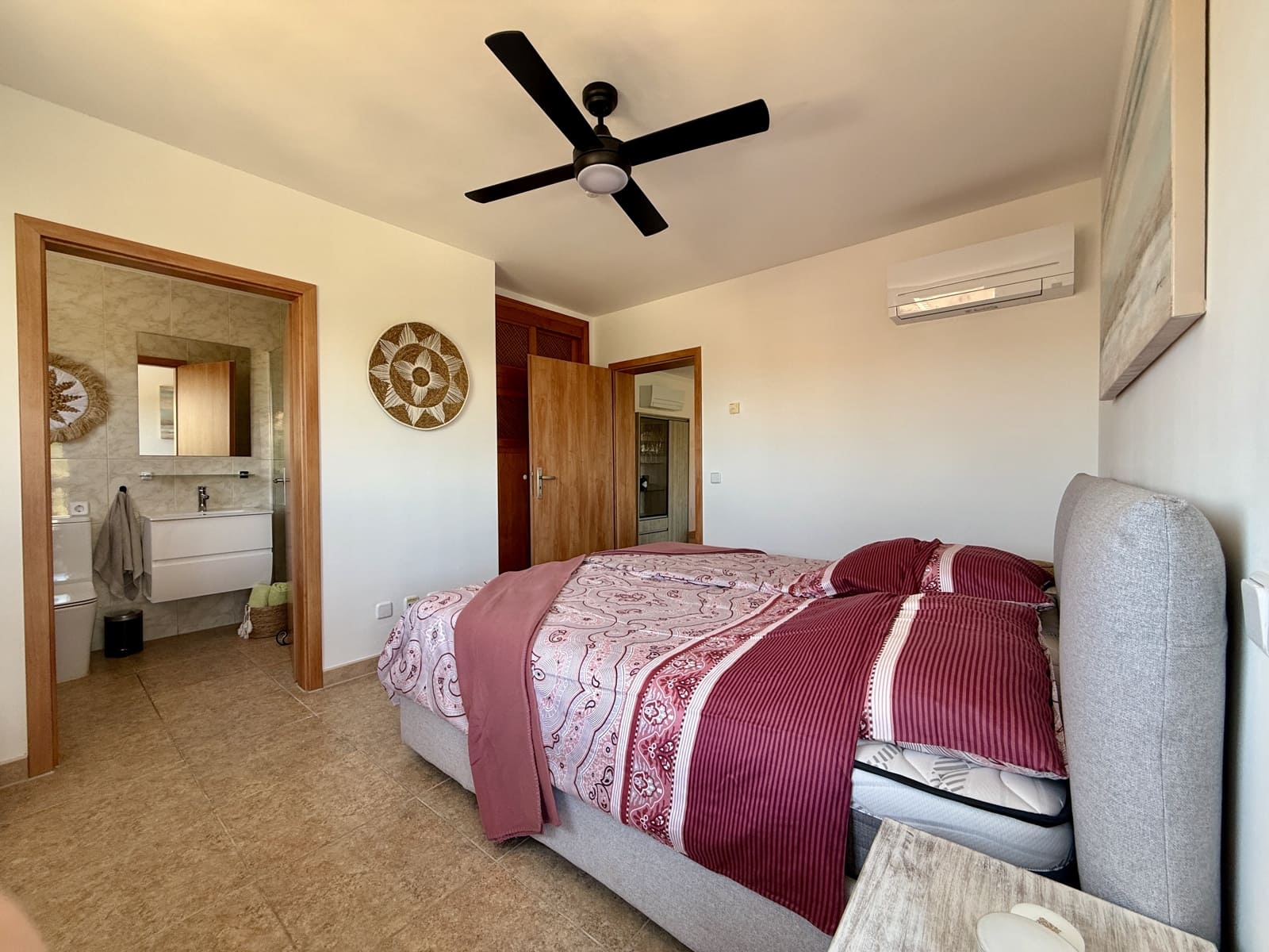 3 bedroom Penthouse for rent in Cala Mandia with pool garage - € 2,500 (Ref: 9932334)