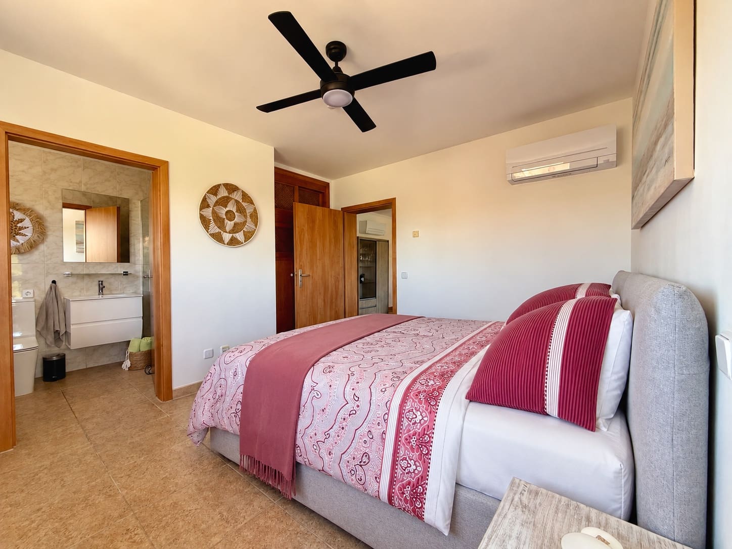 3 bedroom Penthouse for rent in Cala Mandia with pool garage - € 2,400 (Ref: 9932334)