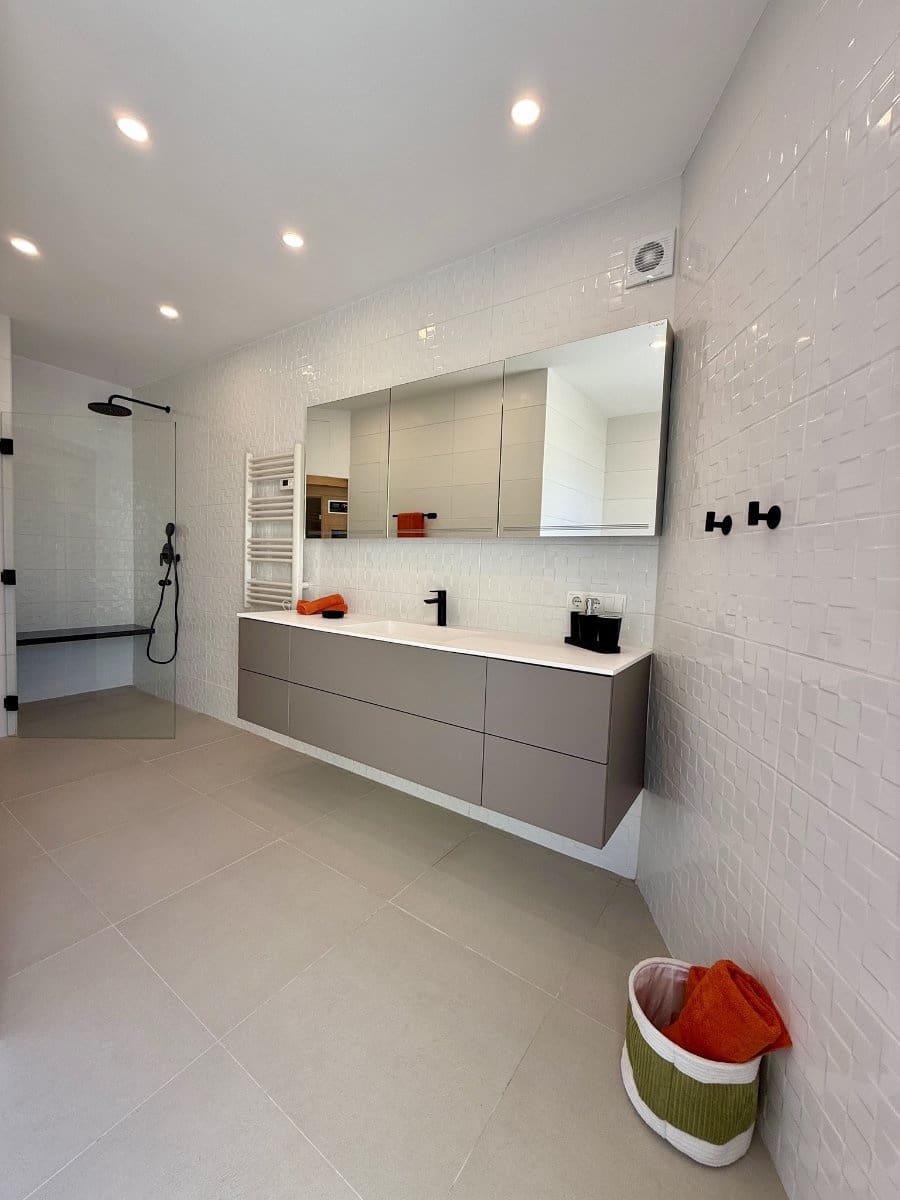 Chalet de 4 habitaciones en Cala Mandia en venta con piscina garaje - 2.750.000 € (Ref: 9943842)