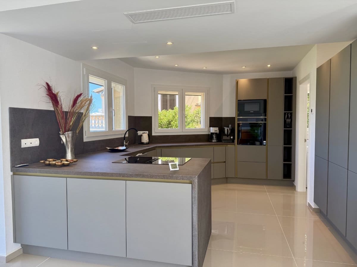 Chalet de 4 habitaciones en Cala Mandia en venta con piscina garaje - 2.750.000 € (Ref: 9943842)