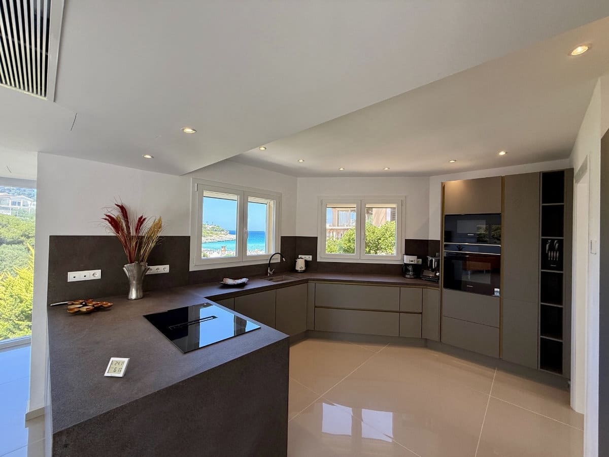 Chalet de 4 habitaciones en Cala Mandia en venta con piscina garaje - 2.750.000 € (Ref: 9943842)