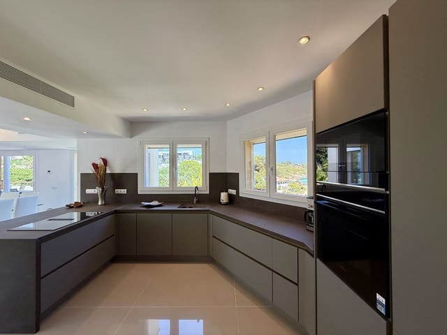 Chalet de 4 habitaciones en Cala Mandia, Manacor en venta con piscina garaje - 2.750.000 € (Ref: 9943842)