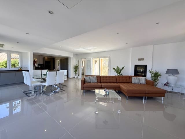 Chalet de 4 habitaciones en Cala Mandia, Manacor en venta con piscina garaje - 2.750.000 € (Ref: 9943842)