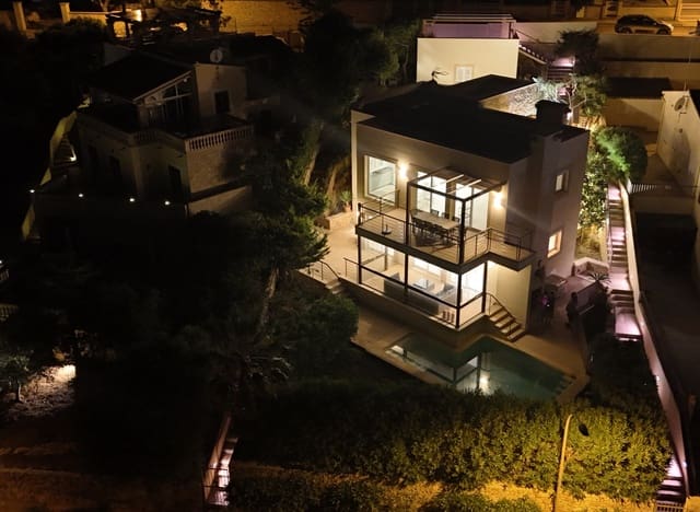 Chalet de 4 habitaciones en Cala Mandia, Manacor en venta con piscina garaje - 2.750.000 € (Ref: 9943842)