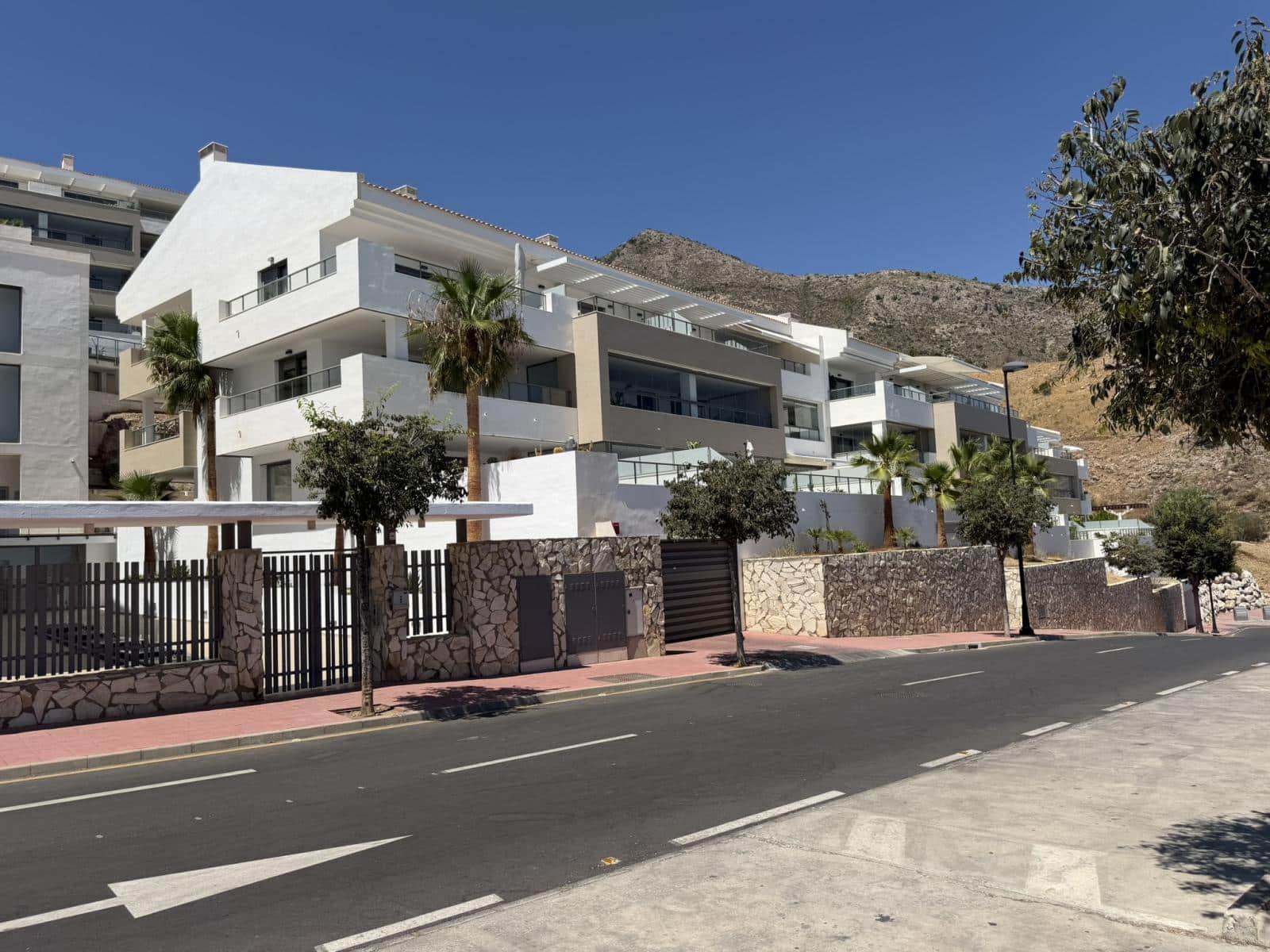 3 bedroom Apartment for sale in Benalmadena with pool garage - € 595,000 (Ref: 10004741)