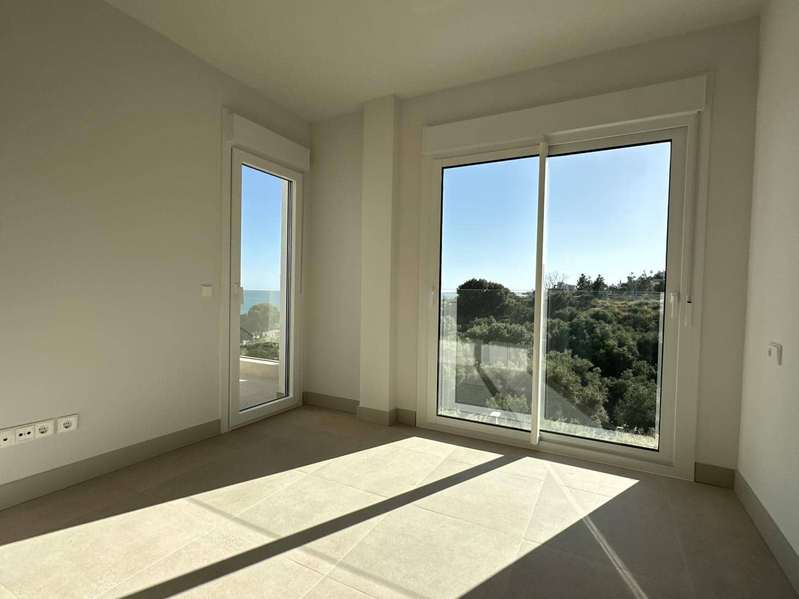 3 bedroom Townhouse for sale in Torrequebrada with pool garage - € 675,000 (Ref: 9964320)
