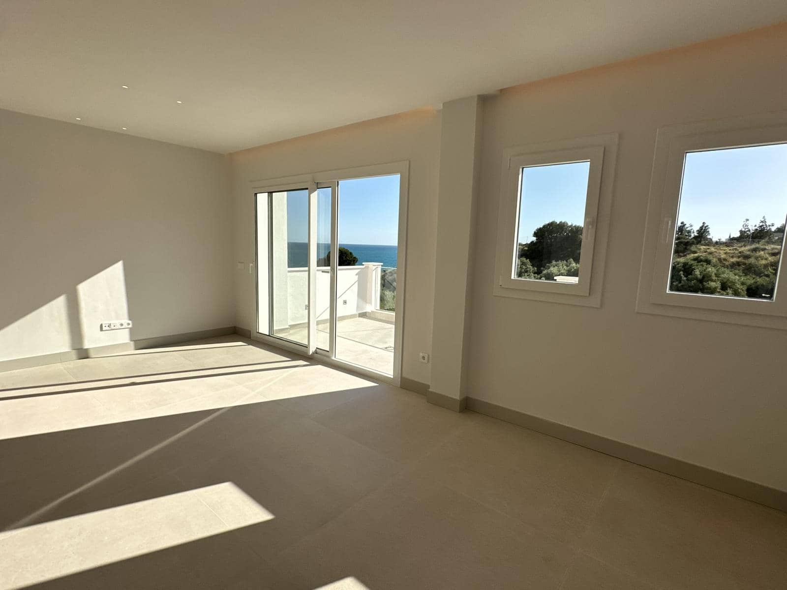 3 bedroom Townhouse for sale in Torrequebrada with pool garage - € 675,000 (Ref: 9964320)