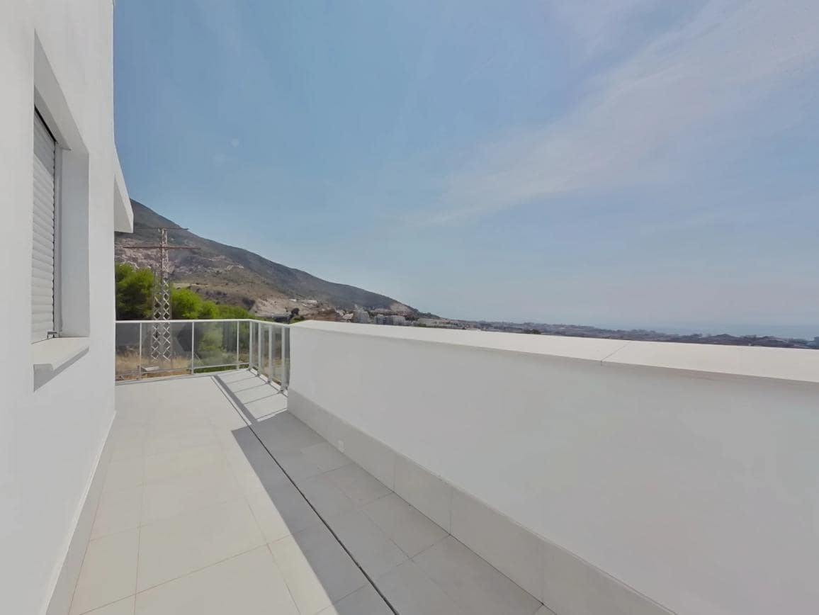 2 bedroom Flat for sale in Benalmadena with pool garage - € 485,000 (Ref: 9964322)