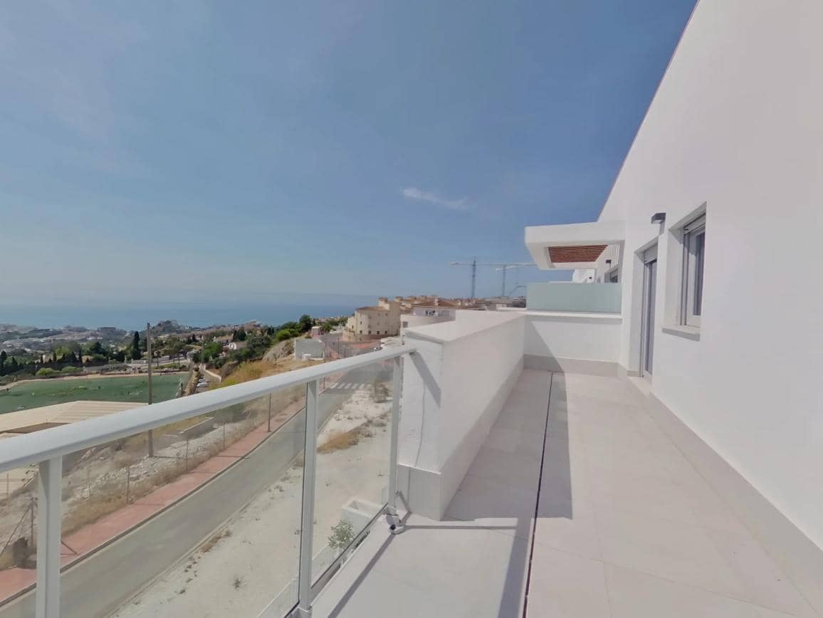 2 bedroom Flat for sale in Benalmadena with pool garage - € 485,000 (Ref: 9964322)