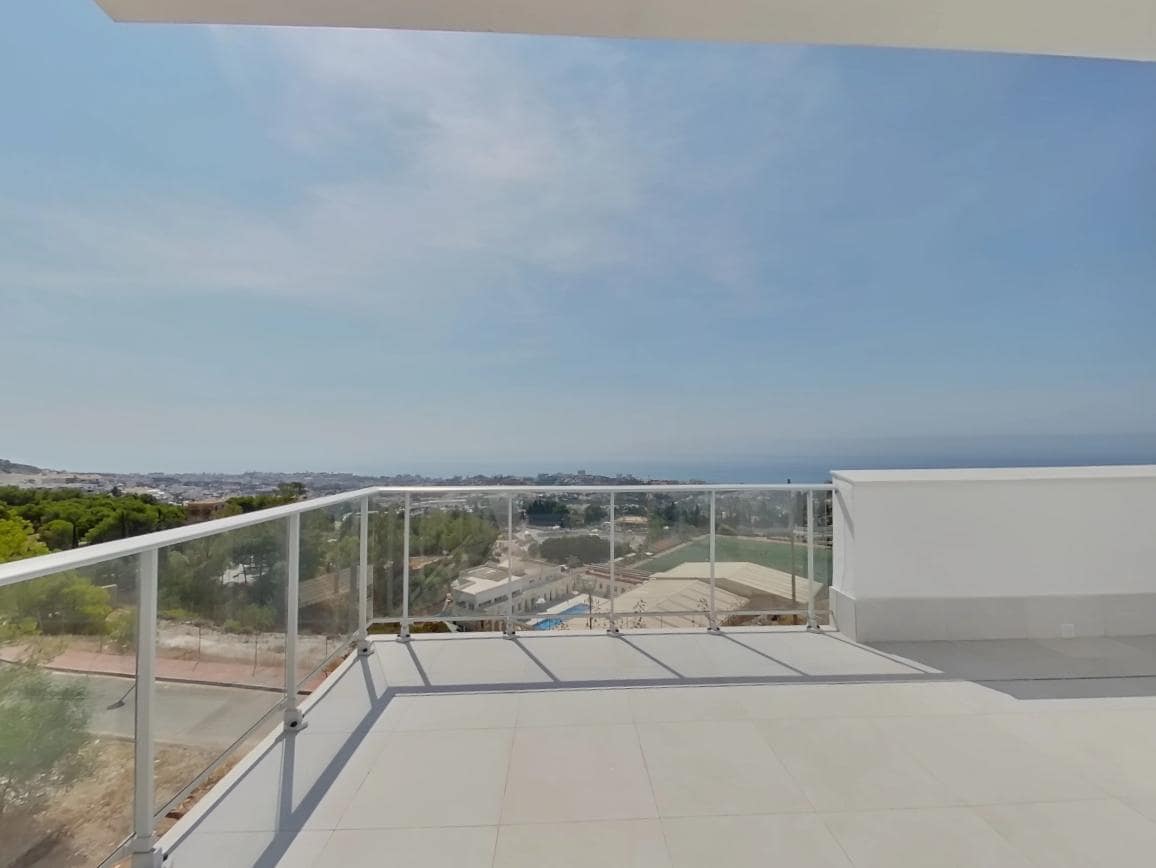 2 bedroom Flat for sale in Benalmadena with pool garage - € 485,000 (Ref: 9964322)