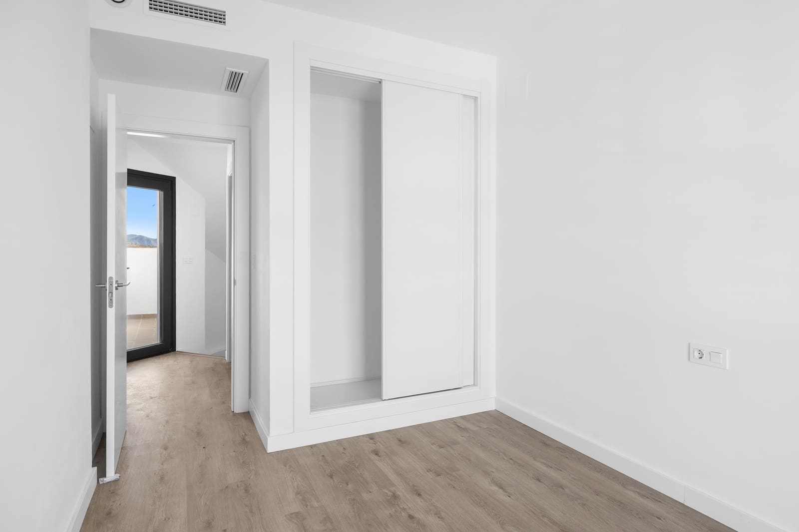 2 makuuhuone Omakotitalo myytävänä paikassa Torrox-Costa mukana uima-altaan 
autotalli - 347 000 € (Ref: 9965572)