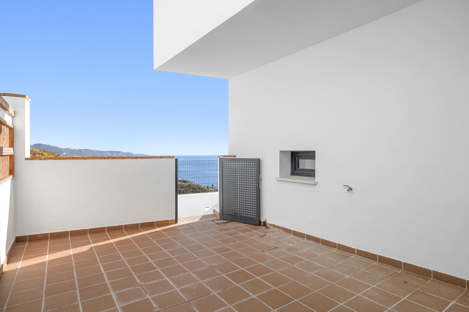 2 makuuhuone Omakotitalo myytävänä paikassa Torrox-Costa mukana uima-altaan 
autotalli - 347 000 € (Ref: 9965572)