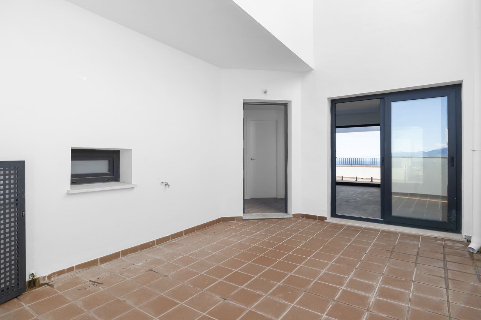 2 makuuhuone Omakotitalo myytävänä paikassa Torrox-Costa mukana uima-altaan 
autotalli - 347 000 € (Ref: 9965572)