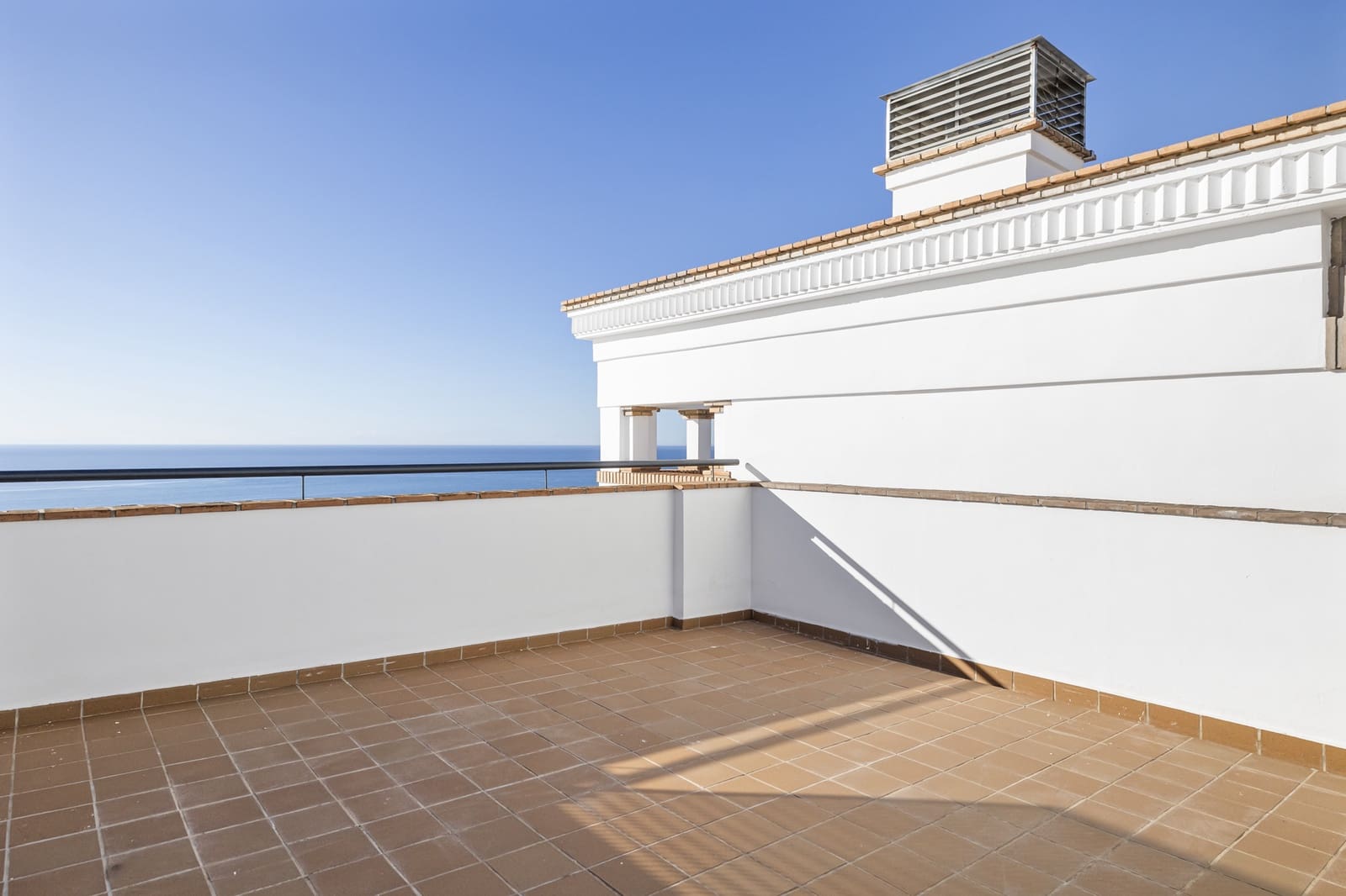2 sypialnia Dom na sprzedaż w Torrox-Costa z basenem garażem - 384 000 € (Ref: 9965573)