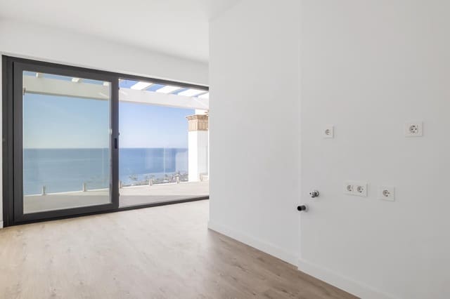 2 soveværelse Byhus til salg i Torrox-Costa, Torrox med swimmingpool garage - € 379.000 (Ref: 9965574)