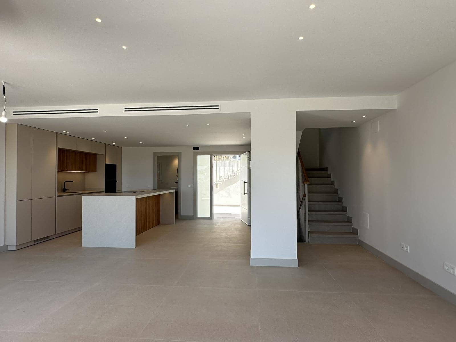4 bedroom Townhouse for sale in Torrequebrada with pool garage - € 795,000 (Ref: 9965575)