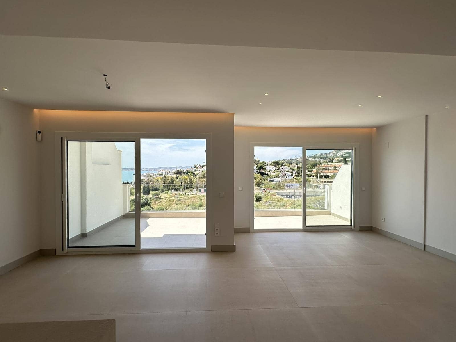 4 bedroom Townhouse for sale in Torrequebrada with pool garage - € 795,000 (Ref: 9965576)