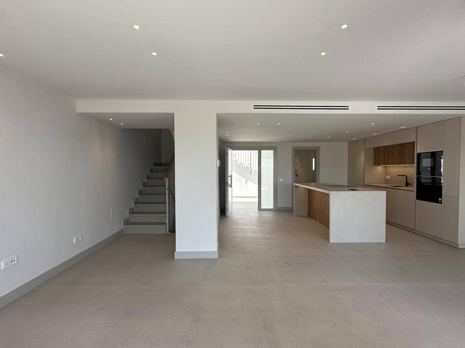 4 bedroom Townhouse for sale in Torrequebrada with pool garage - € 795,000 (Ref: 9965576)