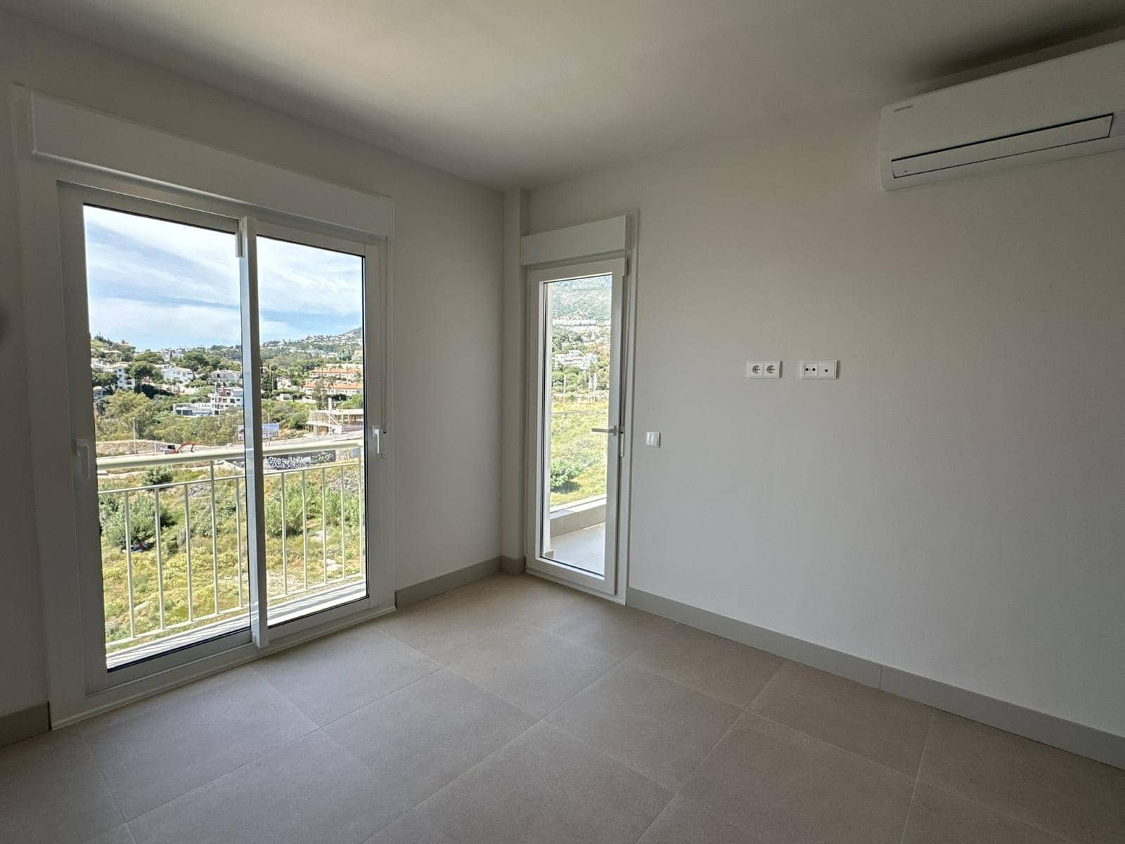 4 bedroom Townhouse for sale in Torrequebrada with pool garage - € 795,000 (Ref: 9965576)