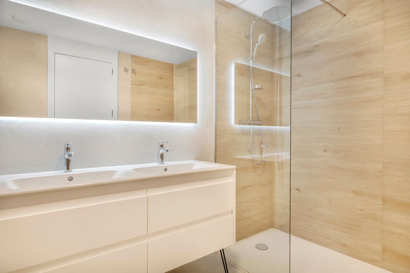 2 sypialnia Apartament na sprzedaż w Torremolinos z basenem garażem - 975 000 € (Ref: 9965706)