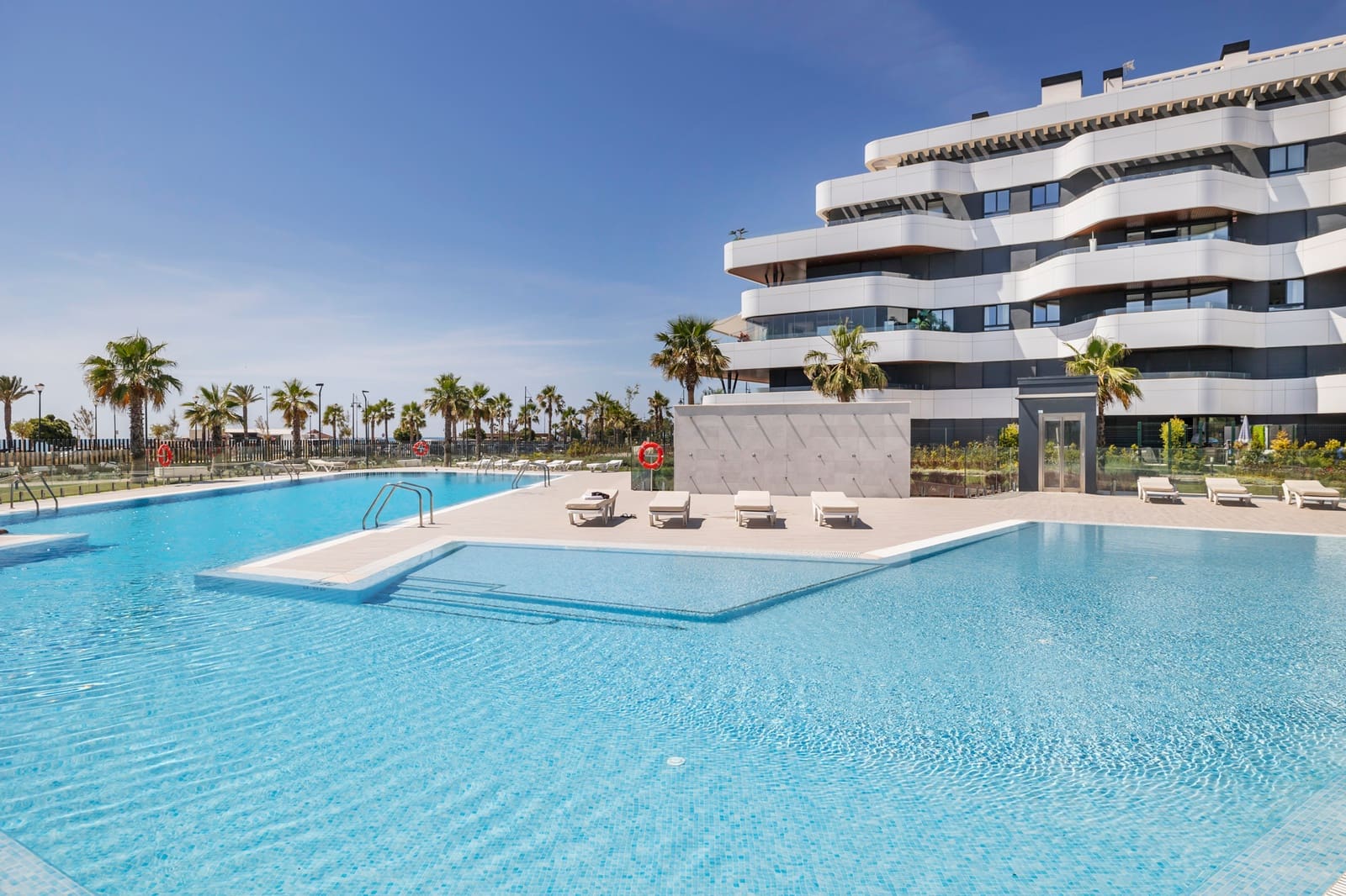 2 sypialnia Apartament na sprzedaż w Torremolinos z basenem garażem - 975 000 € (Ref: 9965706)