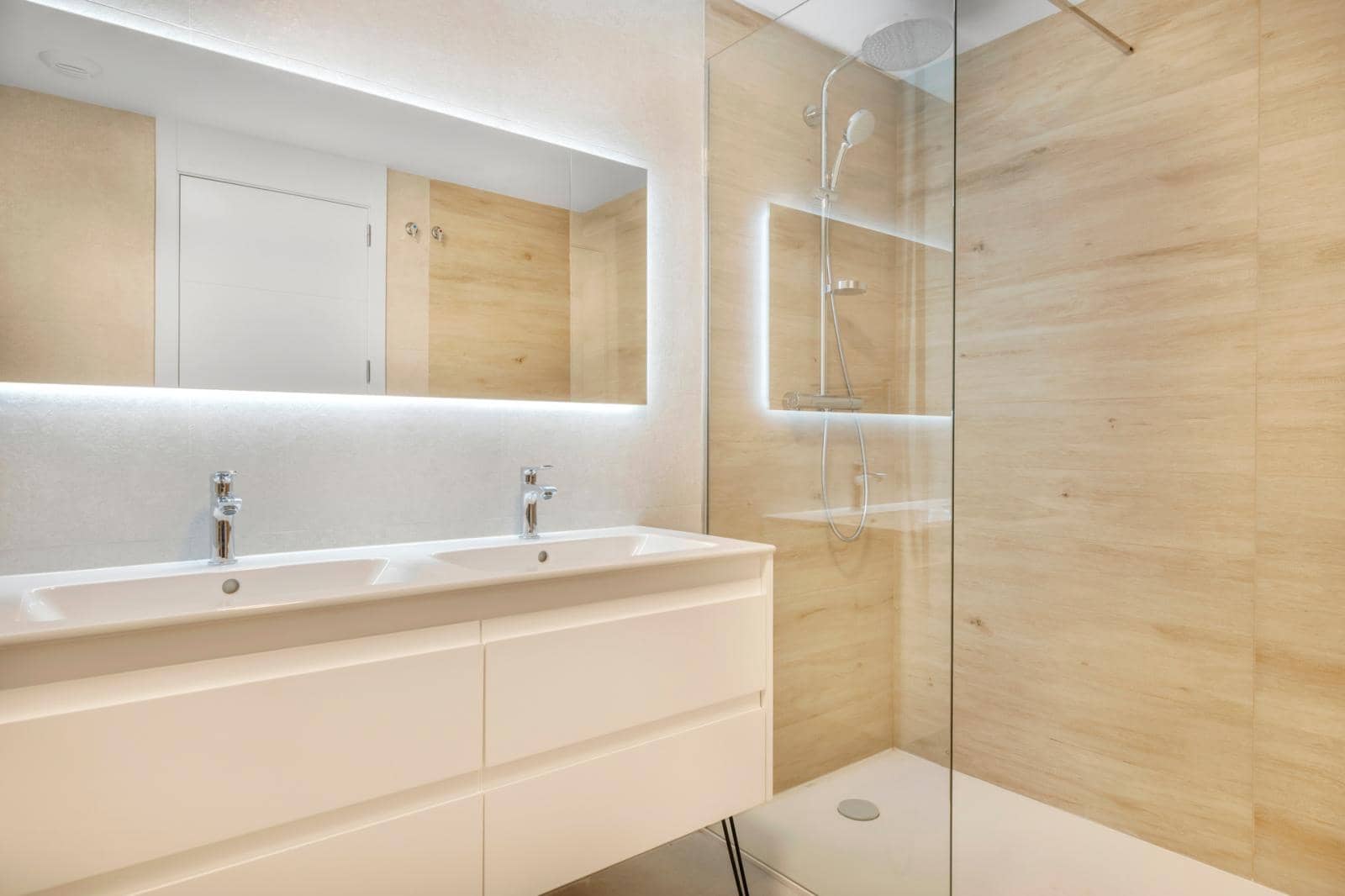 2 bedroom Apartment for sale in Torremolinos with pool garage - € 975,000 (Ref: 9965706)