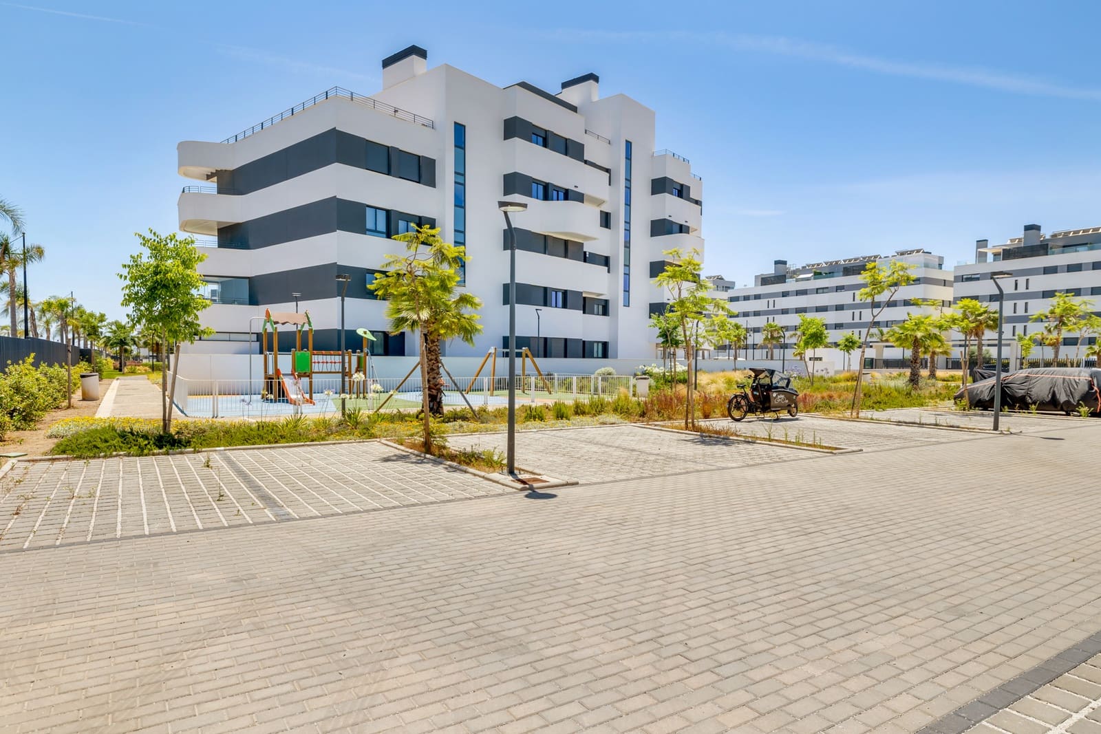 2 slaapkamer Appartement te koop in Torremolinos met zwembad garage - € 695.000 (Ref: 9965707)