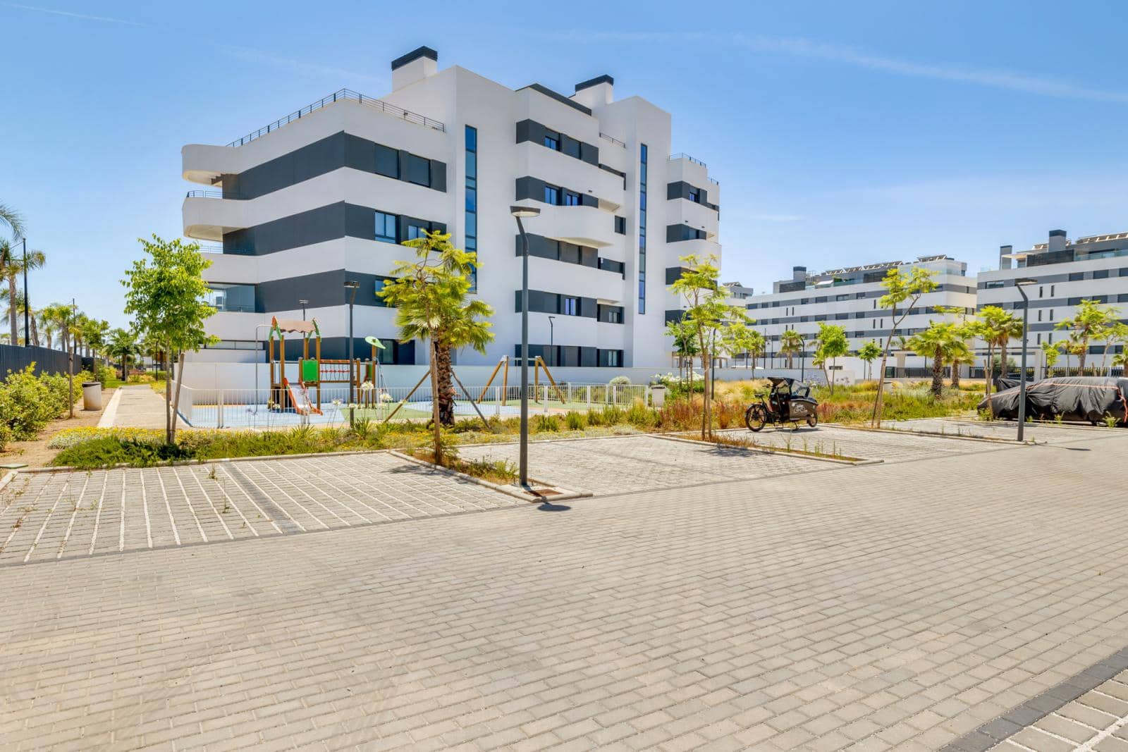 2 slaapkamer Appartement te koop in Torremolinos met zwembad garage - € 695.000 (Ref: 9965707)