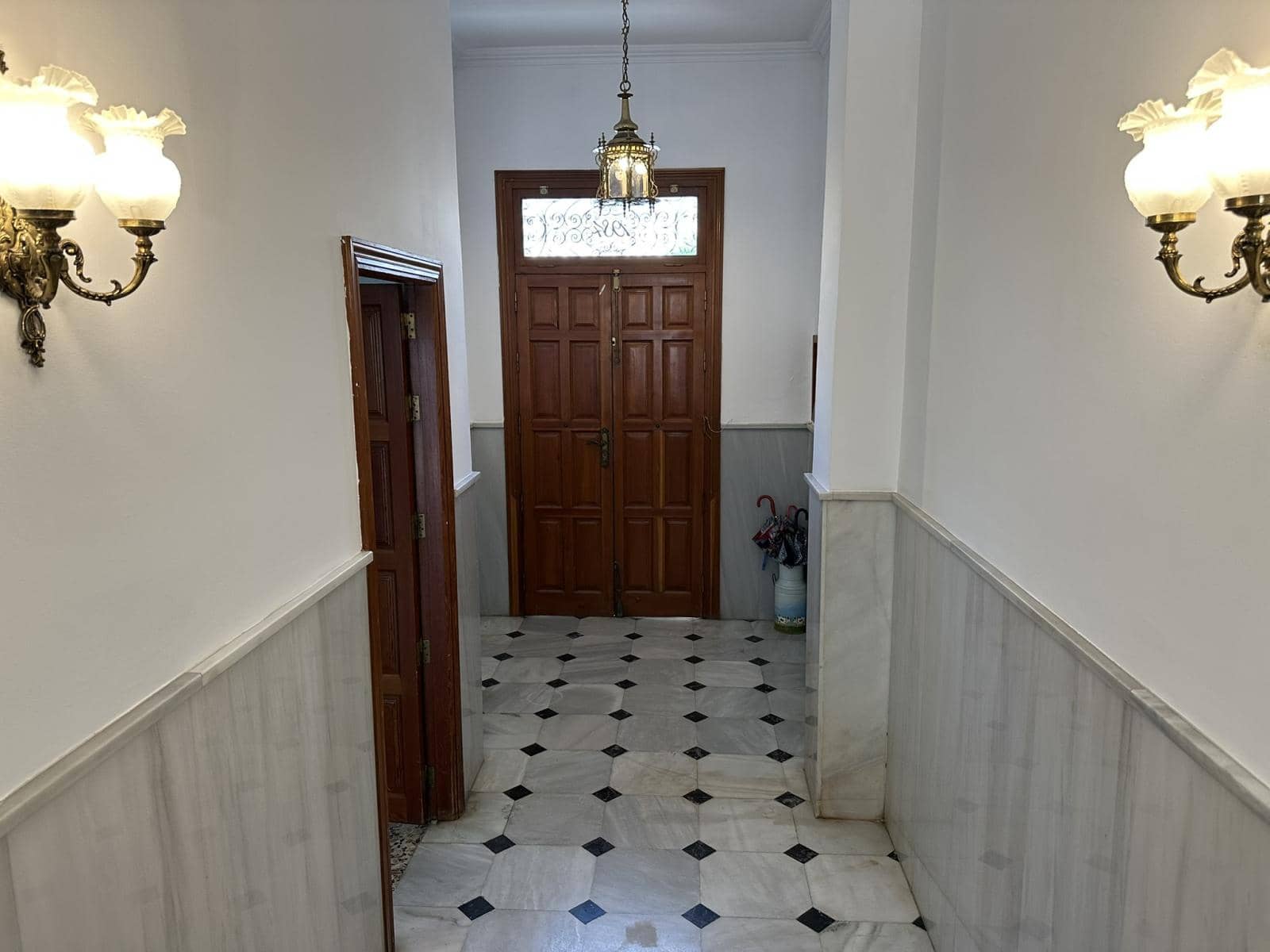 5 bedroom Townhouse for sale in Velez-Malaga with garage - € 650,000 (Ref: 9965820)