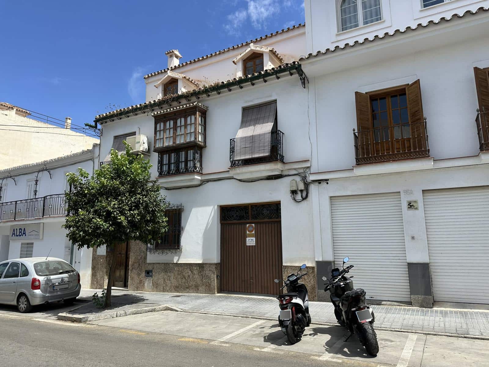 5 bedroom Townhouse for sale in Velez-Malaga with garage - € 650,000 (Ref: 9965820)