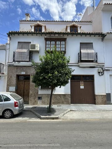 5 makuuhuone Omakotitalo myytävänä paikassa Vélez-Málaga mukana uima-altaan 
autotalli - 650 000 € (Ref: 9965820)